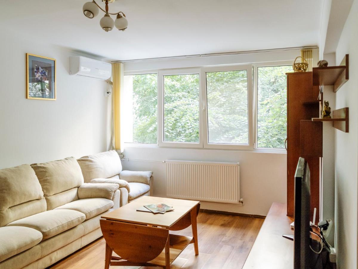 Old Town Historic Apartment With Backyard Mini Park Bukarest Eksteriør billede