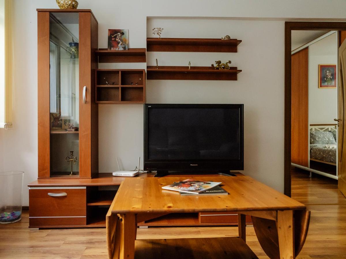 Old Town Historic Apartment With Backyard Mini Park Bukarest Eksteriør billede