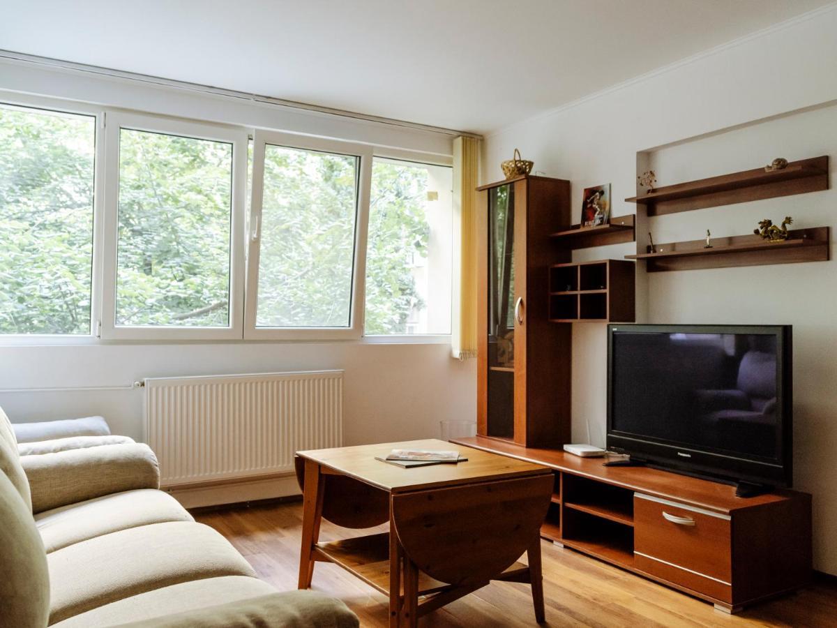 Old Town Historic Apartment With Backyard Mini Park Bukarest Eksteriør billede